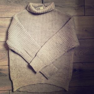Gap sweater
